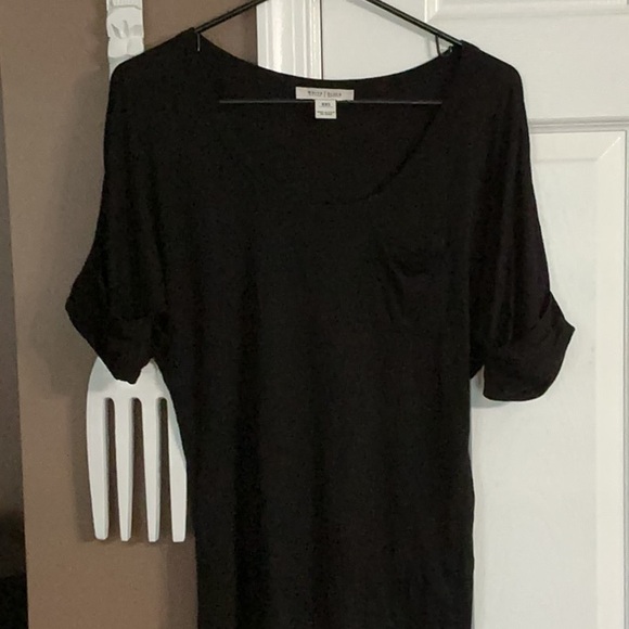 White House Black Market Classic Black Tee - Picture 1 of 3